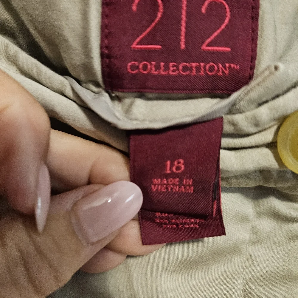 Lady's 212 Collection tan shorts size 18
